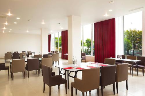 Restaurant, Executive Hotel in Gennevilliers Restaurant, Executive Hotel in Gennevilliers