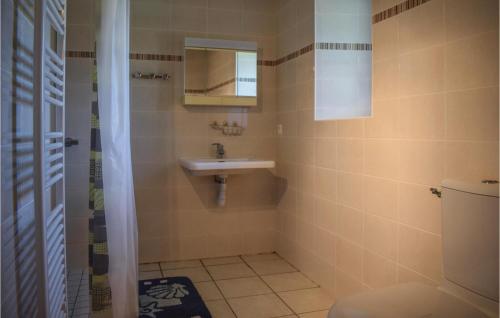 Μπάνιο, Amazing home in Minihy Treguier with 1 Bedrooms and WiFi in Treguier Μπάνιο, Amazing home in Minihy Treguier with 1 Bedrooms and WiFi in Treguier