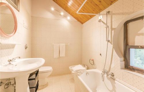 Bathroom, Dolciacque in Torreglia Bathroom, Dolciacque in Torreglia