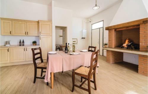 Amazing apartment in Valnogaredo PD with 3 Bedrooms, WiFi and Outdoor swimming pool in Cinto Euganeo Amazing apartment in Valnogaredo PD with 3 Bedrooms, WiFi and Outdoor swimming pool in Cinto Euganeo