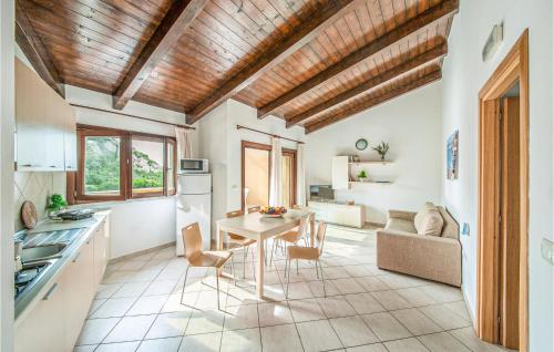 Beautiful apartment in TrinitadAgultu OT with 1 Bedrooms, WiFi and Outdoor swimming pool in กอสตา ปาราดิโซ Beautiful apartment in TrinitadAgultu OT with 1 Bedrooms, WiFi and Outdoor swimming pool in กอสตา ปาราดิโซ