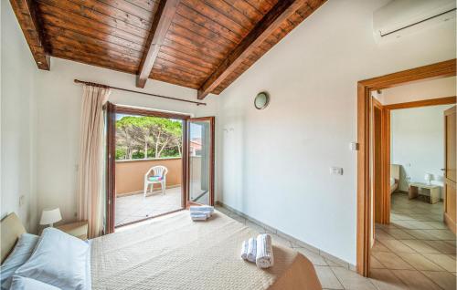 Beautiful apartment in TrinitadAgultu OT with 1 Bedrooms, WiFi and Outdoor swimming pool in กอสตา ปาราดิโซ Beautiful apartment in TrinitadAgultu OT with 1 Bedrooms, WiFi and Outdoor swimming pool in กอสตา ปาราดิโซ