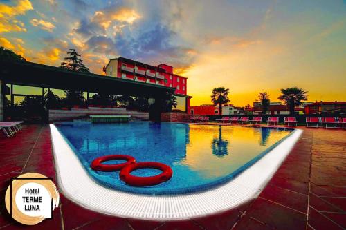 สระว่ายน้ำ, Hotel Terme Luna in มอนเตกรอตโต แตร์เม สระว่ายน้ำ, Hotel Terme Luna in มอนเตกรอตโต แตร์เม