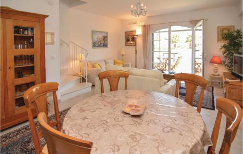 Awesome home in Aigues-Mortes with 3 Bedrooms and WiFi in แอก มอร์ต Awesome home in Aigues-Mortes with 3 Bedrooms and WiFi in แอก มอร์ต