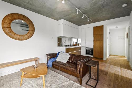 Minimalistic Prahran Apartment with Balcony in Prahran Minimalistic Prahran Apartment with Balcony in Prahran