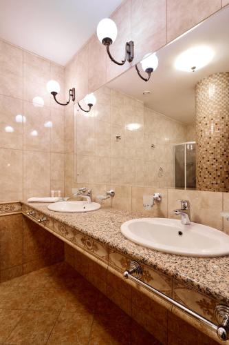 Bathroom, Onegin Hotel in Yekaterinburg Bathroom, Onegin Hotel in Yekaterinburg