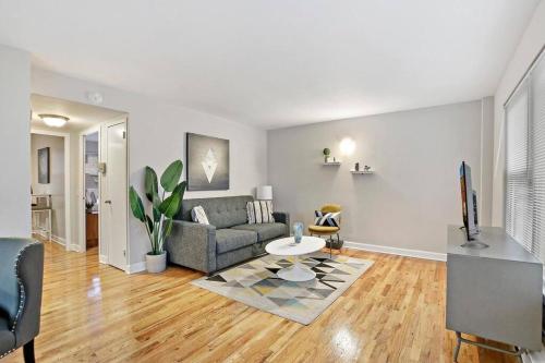Cozy 1BR Apartment Serene Local Vibe - Foster 1N & 2N in Ravenswood Gardens Cozy 1BR Apartment Serene Local Vibe - Foster 1N & 2N in Ravenswood Gardens