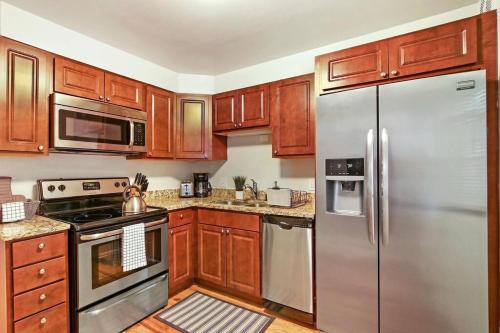 Cozy 1BR Apartment Serene Local Vibe - Foster 1N & 2N in Ravenswood Gardens Cozy 1BR Apartment Serene Local Vibe - Foster 1N & 2N in Ravenswood Gardens