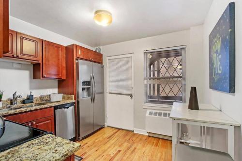1BR Cozy Apt with Serene Local Vibe - Foster 1N & 2N in Ravenswood Gardens 1BR Cozy Apt with Serene Local Vibe - Foster 1N & 2N in Ravenswood Gardens