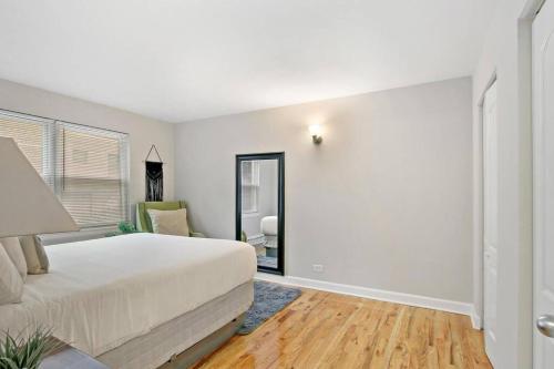 Cozy 1BR Apartment Serene Local Vibe - Foster 1N & 2N in Ravenswood Gardens Cozy 1BR Apartment Serene Local Vibe - Foster 1N & 2N in Ravenswood Gardens