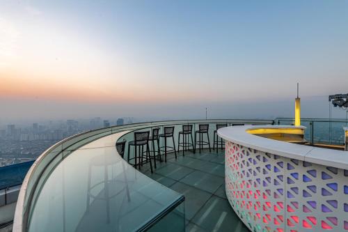 Bar/lounge, Lotte Hotel Hanoi in Ba Dinh Bar/lounge, Lotte Hotel Hanoi in Ba Dinh