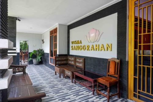 Lobby, Wisma Sanggrahan Syariah Yogyakarta Mitra RedDoorz near Kasongan Travel Village Lobby, Wisma Sanggrahan Syariah Yogyakarta Mitra RedDoorz near Kasongan Travel Village