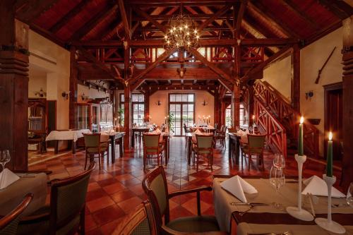 Étterem, Jagdschloss Waldsee in Feldberger Seenlandschaft Étterem, Jagdschloss Waldsee in Feldberger Seenlandschaft