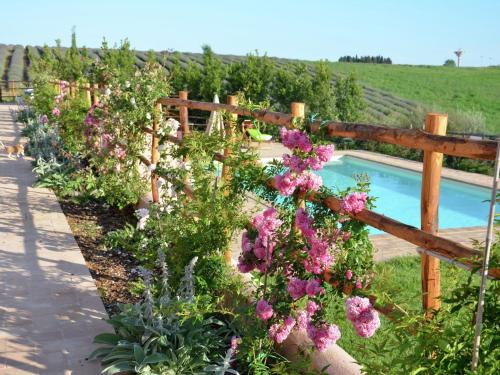 Swimming pool, Chic Farmhouse in Montalto di Castro withTerrace in Montalto di Castro Swimming pool, Chic Farmhouse in Montalto di Castro withTerrace in Montalto di Castro