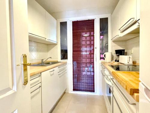 Konyha, Pool View GOLF FAMILY Ground Floor Terrace with barbecue in Mijas Costa in Mijas Golf Konyha, Pool View GOLF FAMILY Ground Floor Terrace with barbecue in Mijas Costa in Mijas Golf