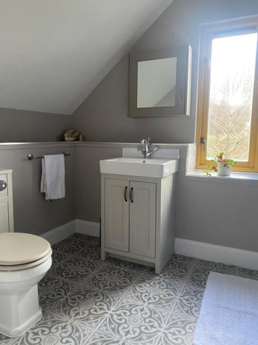 Bathroom, Arisaig Holiday Apartment in Arisaig Bathroom, Arisaig Holiday Apartment in Arisaig