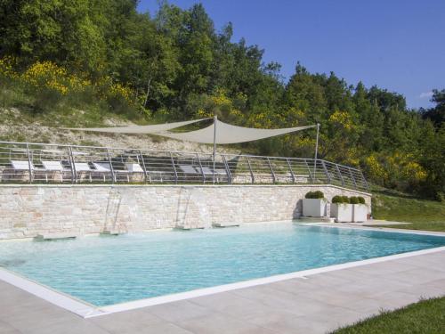 Swimming pool, Chic Villa in Acqualagna with bubble bath in the pool and Private Garden in Acqualagna Swimming pool, Chic Villa in Acqualagna with bubble bath in the pool and Private Garden in Acqualagna