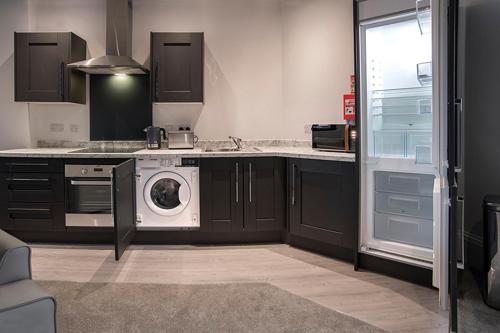 Kitchen, Cavern Quarter apartments by The Castle Collection in Liverpool Kitchen, Cavern Quarter apartments by The Castle Collection in Liverpool
