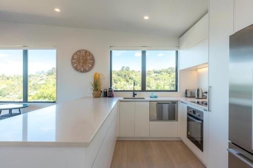 Luna Cottage. Stunning ocean views on Waiheke in Surfdale Luna Cottage. Stunning ocean views on Waiheke in Surfdale