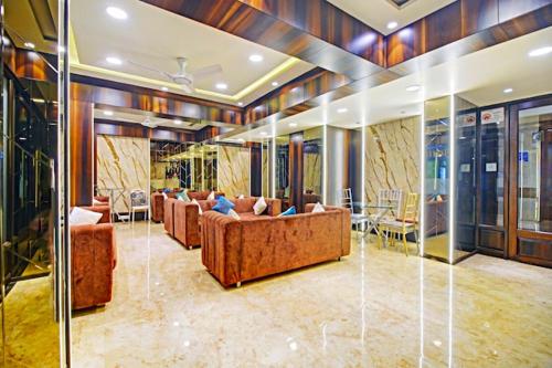 Lobby, Hotel Mina International in Goregaon Lobby, Hotel Mina International in Goregaon