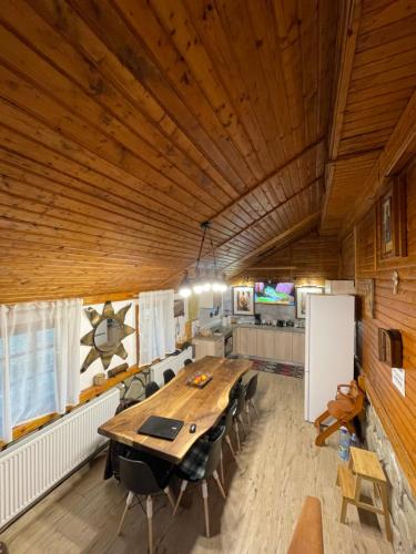 Étterem, Cabana din Poveste Valea Doftanei in Traisteni Étterem, Cabana din Poveste Valea Doftanei in Traisteni