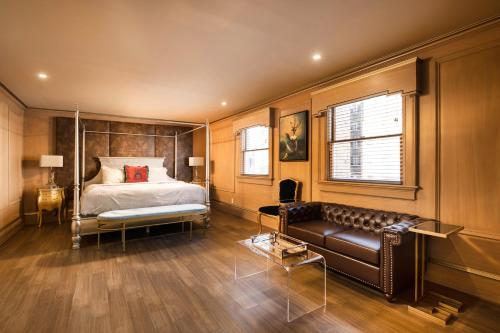 The Edward Buffalo near Forest Lawn The Edward Buffalo near Forest Lawn