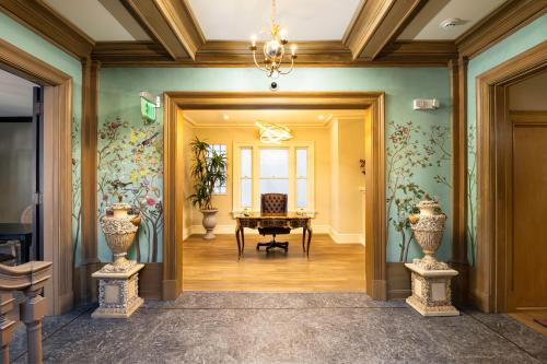 Lobby, The Edward Buffalo near Buffalo Zoo Lobby, The Edward Buffalo near Buffalo Zoo