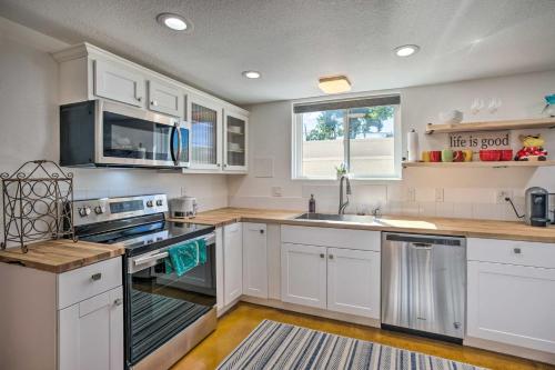 Chic and Cozy Apt Less Than 5 Miles to Downtown Denver! in Globeville / North Washington Chic and Cozy Apt Less Than 5 Miles to Downtown Denver! in Globeville / North Washington