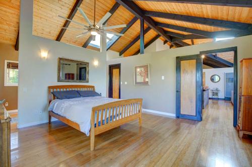 Kailua-Kona House with Balcony and Ocean Views!