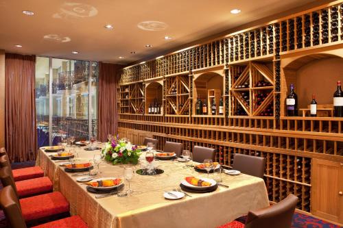 Restaurante, Courtland Grand Hotel, Trademark Collection by Wyndham in Atlanta (GA) Restaurante, Courtland Grand Hotel, Trademark Collection by Wyndham in Atlanta (GA)