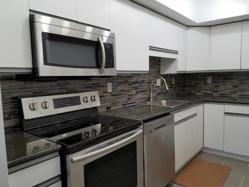 ซูเปอร์ 8 บาย วินด์แฮม แพลตต์สเบิร์ก (Super 8 By Wyndham Plattsburgh) in แพลตต์สเบิร์ก (NY) ซูเปอร์ 8 บาย วินด์แฮม แพลตต์สเบิร์ก (Super 8 By Wyndham Plattsburgh) in แพลตต์สเบิร์ก (NY)