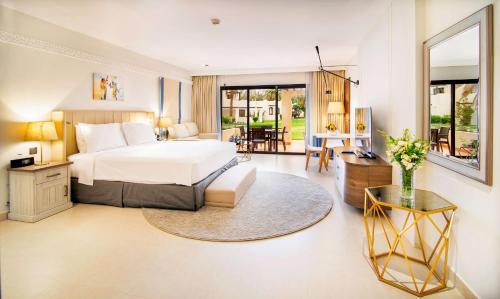 Terrazzo/balcone, Radisson Blu Hotel and Resort Al Ain in Al Ain Terrazzo/balcone, Radisson Blu Hotel and Resort Al Ain in Al Ain