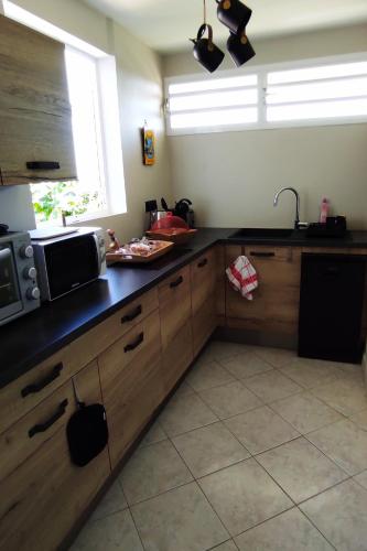 Kitchen, Un coin de paradis, piscine privative, vue Saintes in Trois-Rivieres Kitchen, Un coin de paradis, piscine privative, vue Saintes in Trois-Rivieres