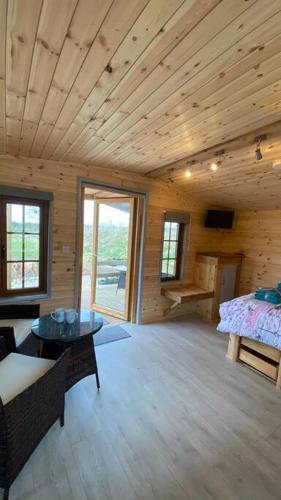Beautiful Wooden tiny house, Glamping cabin with hot tub 2 in Tuxford Beautiful Wooden tiny house, Glamping cabin with hot tub 2 in Tuxford