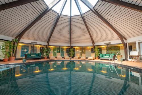 Swimming pool, Romantik Hotel Landschloss Fasanerie in Zweibrucken Swimming pool, Romantik Hotel Landschloss Fasanerie in Zweibrucken