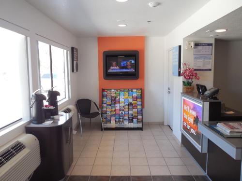 大堂, Motel 6 Temecula, CA - Historic Old Town in 蒂梅丘拉 大堂, Motel 6 Temecula, CA - Historic Old Town in 蒂梅丘拉