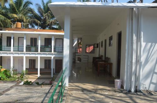 陽台/露台, ARYA HOMESTAY BOUGAIN VILLA in Gokarna Kudle Beach 陽台/露台, ARYA HOMESTAY BOUGAIN VILLA in Gokarna Kudle Beach