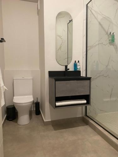 Bathroom, MINT Apartments Greenside in Randburg Bathroom, MINT Apartments Greenside in Randburg