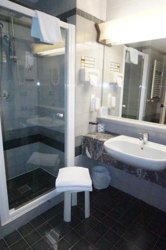 Bathroom, Hotel Maxim in Verona Bathroom, Hotel Maxim in Verona