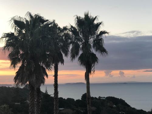View, PALM BEACH COTTAGE WITH FANTASTIC VIEWS AND PRIVATE SPA POOL, WIFI, SKY TV, DBLE SKY AND POSSIBLY A in Waiheke Island View, PALM BEACH COTTAGE WITH FANTASTIC VIEWS AND PRIVATE SPA POOL, WIFI, SKY TV, DBLE SKY AND POSSIBLY A in Waiheke Island