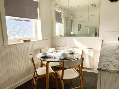 Facilities, Cheerful 2 bedroom residential home - Free parking in Hunslet Carr Facilities, Cheerful 2 bedroom residential home - Free parking in Hunslet Carr
