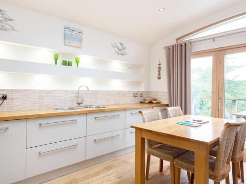 6 Lake View in Devon 6 Lake View in Devon