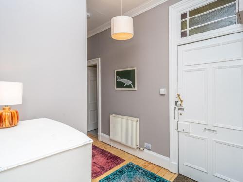 Facilities, New Stunning 3 Beds Flat in Chic Area of the City in Broughton Facilities, New Stunning 3 Beds Flat in Chic Area of the City in Broughton