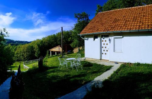 Kert, Villat Bardhoshi in Obilić Kert, Villat Bardhoshi in Obilić