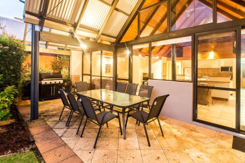 This photo about Whalers Cove Villas shared on HyHotel.com