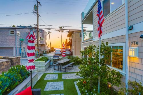 Deal Getaway near Mission Beach Boardwalk Deal Getaway near Mission Beach Boardwalk