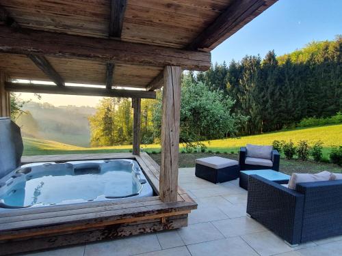 Pezsgőfürdő, Wohlfühloase am Trausdorfberg mit Sauna, Whirlpool und Panorama (Wohlfuhloase am Trausdorfberg mit Sauna, Whirlpool und Panorama) in Kirchberg An Der Raab Pezsgőfürdő, Wohlfühloase am Trausdorfberg mit Sauna, Whirlpool und Panorama (Wohlfuhloase am Trausdorfberg mit Sauna, Whirlpool und Panorama) in Kirchberg An Der Raab