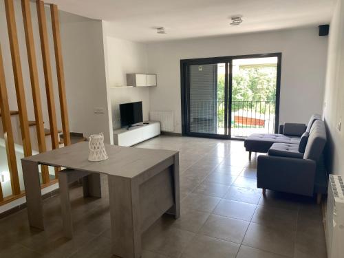 Ample house w/ Views in front of Baells reservoir in Sant Jordi de Cercs Ample house w/ Views in front of Baells reservoir in Sant Jordi de Cercs