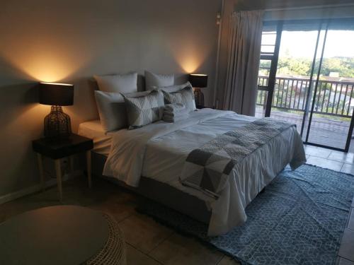 THE THATCH HIDE in Beacon Bay THE THATCH HIDE in Beacon Bay