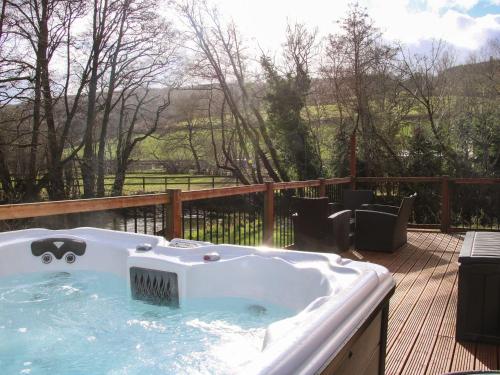 Alder River Lodge Clun Valley Luxury Hot Tub Break in Clunton Alder River Lodge Clun Valley Luxury Hot Tub Break in Clunton